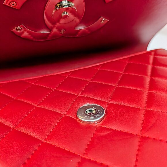 Chanel Rare Classic All-Red Flap Bag in Quilted Lambskin with Filigree CC - Picture 9 of 16